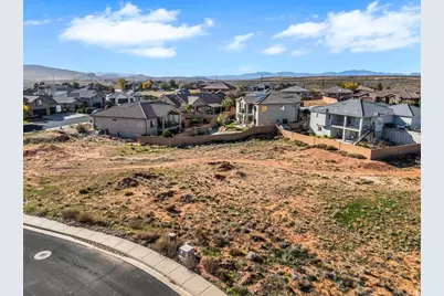 4294 W Lyle St, Hurricane, UT 84737 - Photo 2