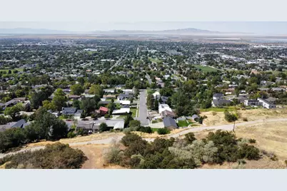 908 Northern Hills Dr #3, Bountiful, UT 84010 - Photo 2