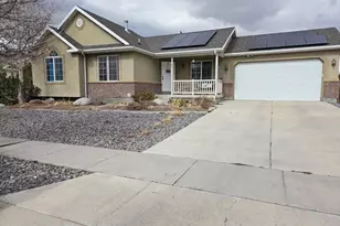 2147 E Shadow Dr, Eagle Mountain, UT 84005 - Photo 2