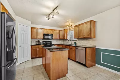 5155 S 3200 W, Roy, UT 84067 - Photo 8