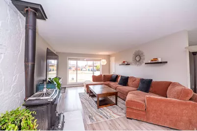 2015 W 4450 S, Roy, UT 84067 - Photo 4