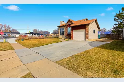 5622 S 2950 W, Roy, UT 84067 - Photo 2