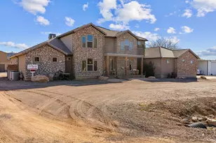 1045 W Sapphire, Diamond Valley, UT 84770 - Photo 2