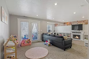 1137 E Holmes Ln S, Layton, UT 84041 - Photo 18