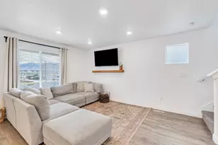 1089 E Bearing Dr, Saratoga Springs, UT 84045 - Photo 10