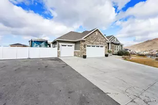 7032 W Echo Blf Dr, Herriman, UT 84096 - Photo 4