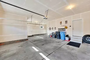 7032 W Echo Blf Dr, Herriman, UT 84096 - Photo 32