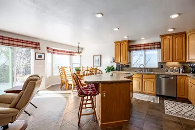 1096 E 380 N, Lindon, UT 84042 - Photo 4