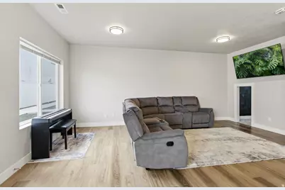 421 E Penny Ln, Clearfield, UT 84015 - Photo 12