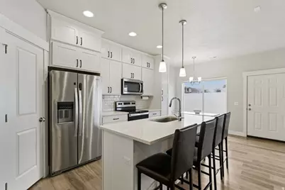 421 E Penny Ln, Clearfield, UT 84015 - Photo 4