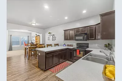 341 N 680 E, Vineyard, UT 84059 - Photo 4