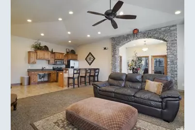 895 S Main St #E, Layton, UT 84041 - Photo 18