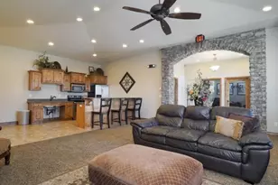 895 S Main St, Layton, UT 84041 - Photo 18