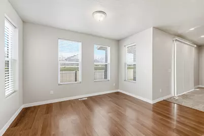 370 W Parkway Dr, Kaysville, UT 84037 - Photo 14