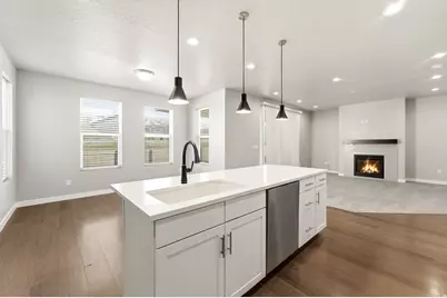 370 W Parkway Dr, Kaysville, UT 84037 - Photo 10