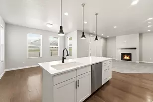 370 W Pkwy Dr, Kaysville, UT 84037 - Photo 10