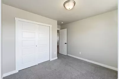 370 W Parkway Dr, Kaysville, UT 84037 - Photo 26