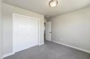 370 W Pkwy Dr, Kaysville, UT 84037 - Photo 26