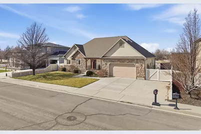1092 S Valley Sage Dr E, Springville, UT 84663 - Photo 2
