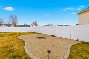 2555 W 3900 S, Roy, UT 84067 - Photo 38