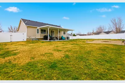 2555 W 3900 S, Roy, UT 84067 - Photo 36