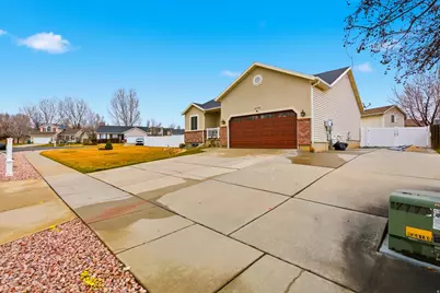2555 W 3900 S, Roy, UT 84067 - Photo 4