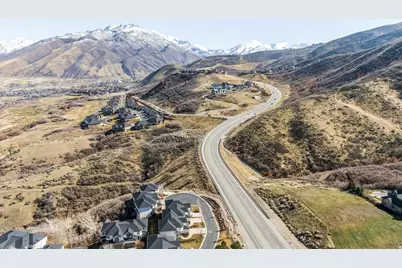 941 Beartooth Cir, Draper, UT 84020 - Photo 2