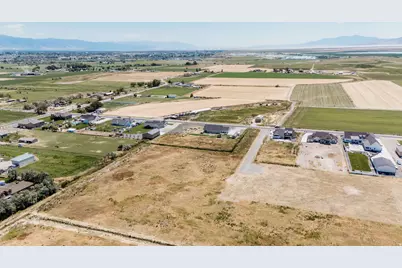 5752 W 2425 N #4, Hooper, UT 84315 - Photo 2