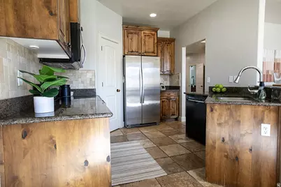331 E Seagull Ln, Saratoga Springs, UT 84045 - Photo 8