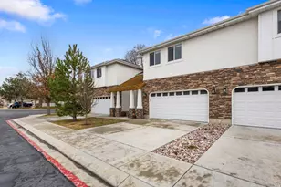 190 E White Spruce Cv S, Sandy, UT 84070 - Photo 2