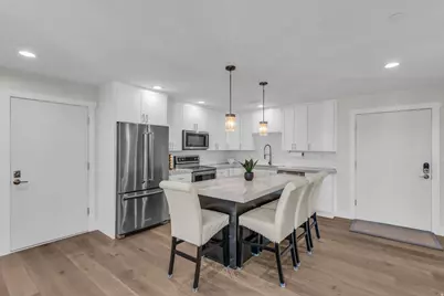 560 E South Temple St S #302, Salt Lake City, UT 84102 - Photo 2