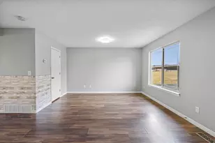 8045 N Plum Creek Dr, Eagle Mountain, UT 84005 - Photo 6