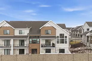 10538 S Bay Meadow Dr, Sandy, UT 84092 - Photo 2