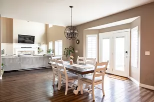 8023 S Pinewood Dr, Sandy, UT 84094 - Photo 8