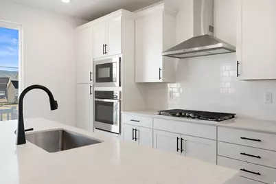 5380 N Saddle Stone Dr #517, Eagle Mountain, UT 84005 - Photo 2