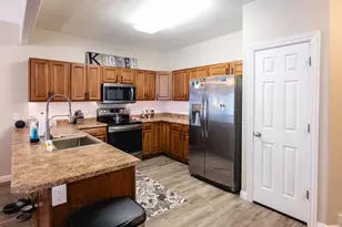 752 W Club Oaks Dr S, Sandy, UT 84070 - Photo 4