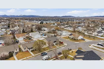 2004 E Juniper Dr N, Eagle Mountain, UT 84005 - Photo 32