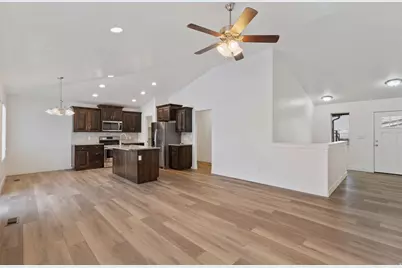 981 S Red Barn Dr, Santaquin, UT 84655 - Photo 10