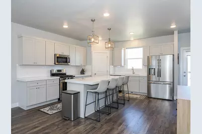 699 E Ryegrass Dr N, Eagle Mountain, UT 84005 - Photo 4