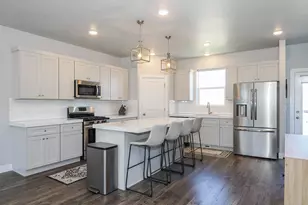 699 E Ryegrass Dr N, Eagle Mountain, UT 84005 - Photo 4