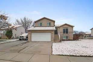 1643 N 2225 W, Clinton, UT 84015 - Photo 2