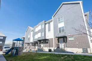 75 E Hamblin Ln, Clearfield, UT 84015 - Photo 2