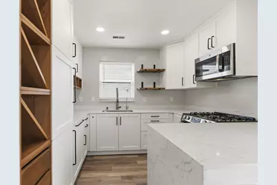 2303 E Hawthorne St, Saratoga Springs, UT 84043 - Photo 2