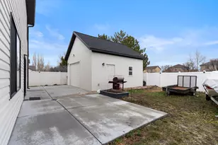 2303 E Hawthorne St, Saratoga Springs, UT 84043 - Photo 4