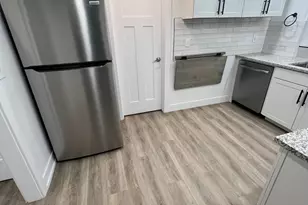 1872 E Cresthill Dr S, Holladay, UT 84117 - Photo 2