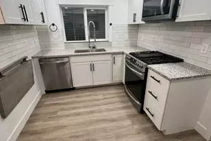 1872 E Cresthill Dr S, Holladay, UT 84117 - Photo 1