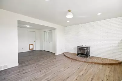 569 E Aloha Ln, Sandy, UT 84070 - Photo 22