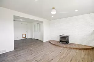 569 E Aloha Ln, Sandy, UT 84070 - Photo 22