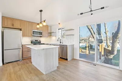 569 E Aloha Ln, Sandy, UT 84070 - Photo 2