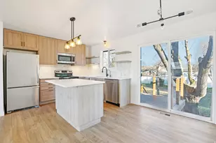 569 E Aloha Ln, Sandy, UT 84070 - Photo 2